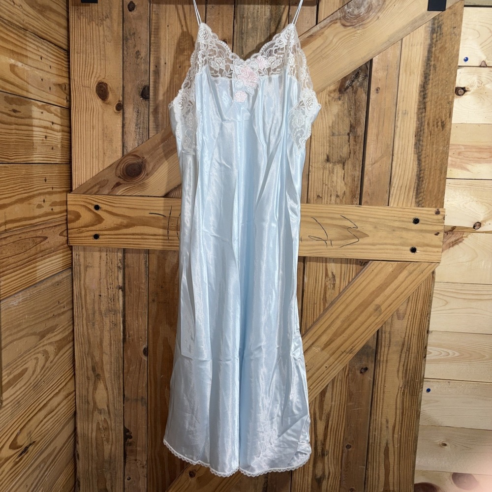 Vintage 1980s Sara Beth Baby Blue Satin Lace Appliqué Trim Floral Embroidery XL
